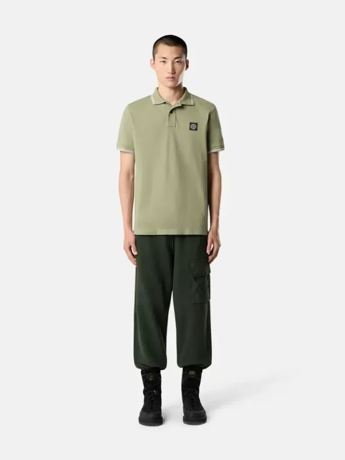 Slim-Fit-Kurzarm-Poloshirt mit gestreiften Details Slim-Fit-Kurzarm-Poloshirt mit gestreiften Details