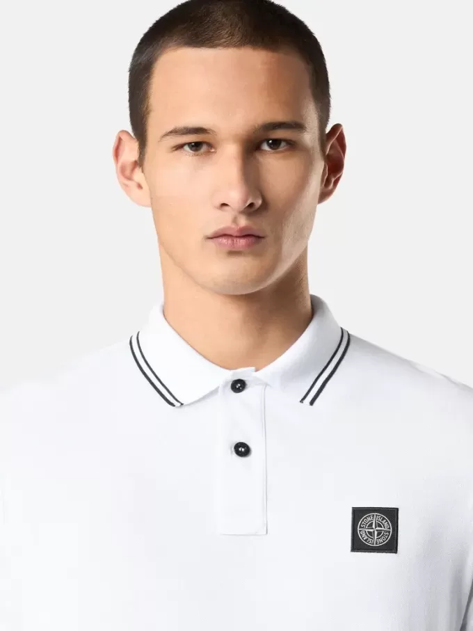Slim-Fit-Kurzarm-Poloshirt mit gestreiften Details Slim-Fit-Kurzarm-Poloshirt mit gestreiften Details