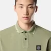Slim-Fit-Kurzarm-Poloshirt mit gestreiften Details Slim-Fit-Kurzarm-Poloshirt mit gestreiften Details