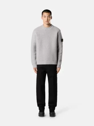 Strickpullover mit hohem Kragen und breiten Rippbündchen