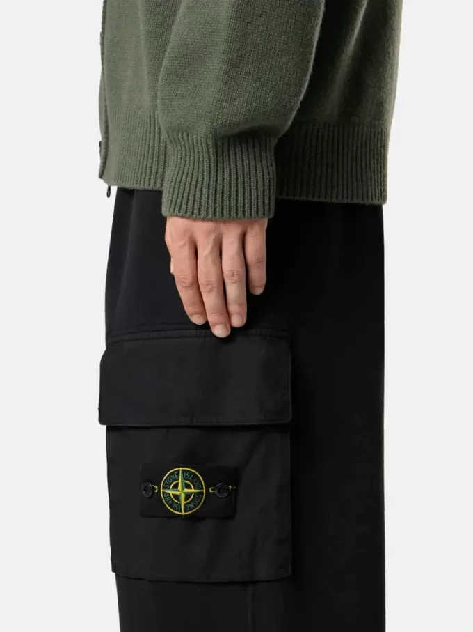 Sweathose in regulärer Passform mit Faltenbalgtasche am Bein. Sweathose in regulärer Passform mit Faltenbalgtasche am Bein.