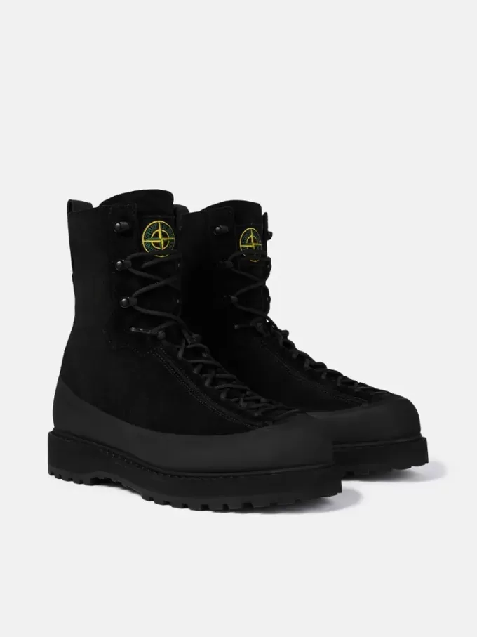 Wanderstiefel mit doppelter Schnürung und Profilsohle