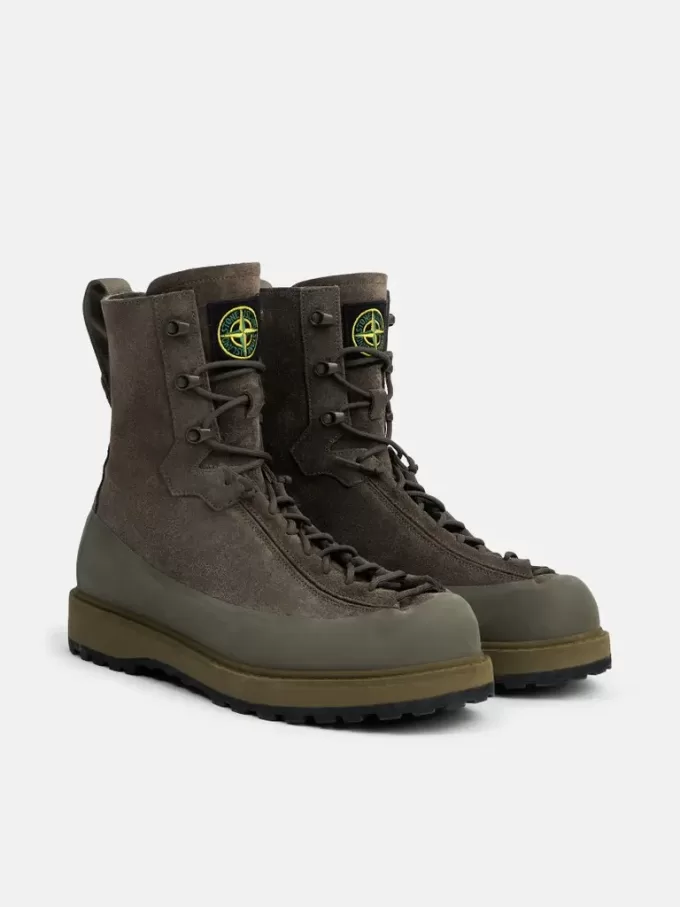 Wanderstiefel mit doppelter Schnürung und Profilsohle