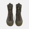 Wanderstiefel mit doppelter Schnürung und Profilsohle