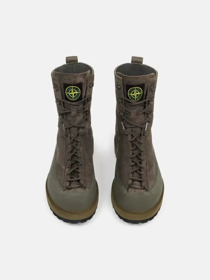 Wanderstiefel mit doppelter Schnürung und Profilsohle