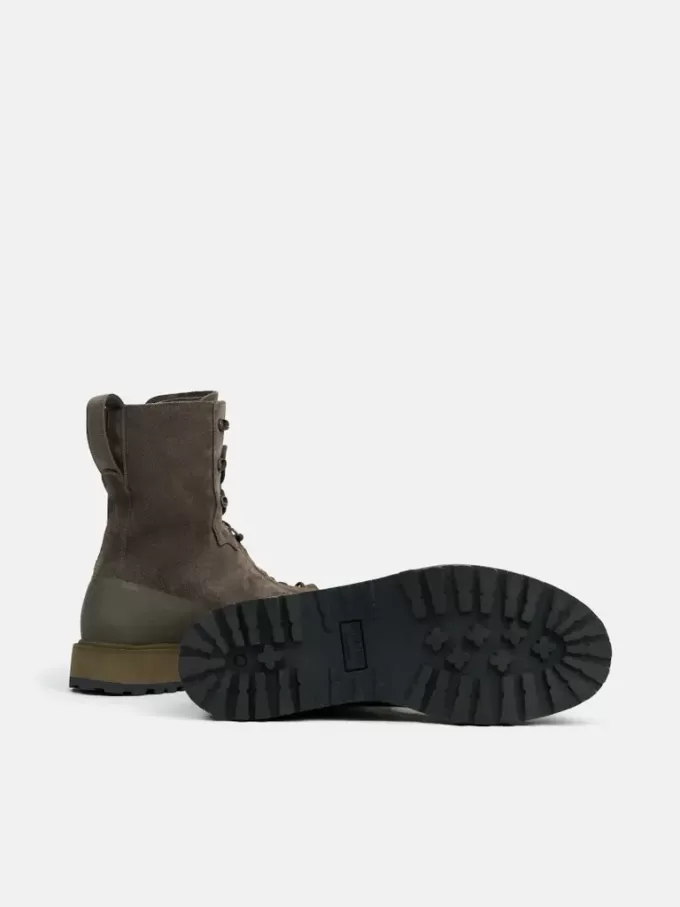 Wanderstiefel mit doppelter Schnürung und Profilsohle