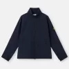 Wind- und wasserabweisende Jacke mit verdeckter Kapuze Wind- und wasserabweisende Jacke mit verdeckter Kapuze
